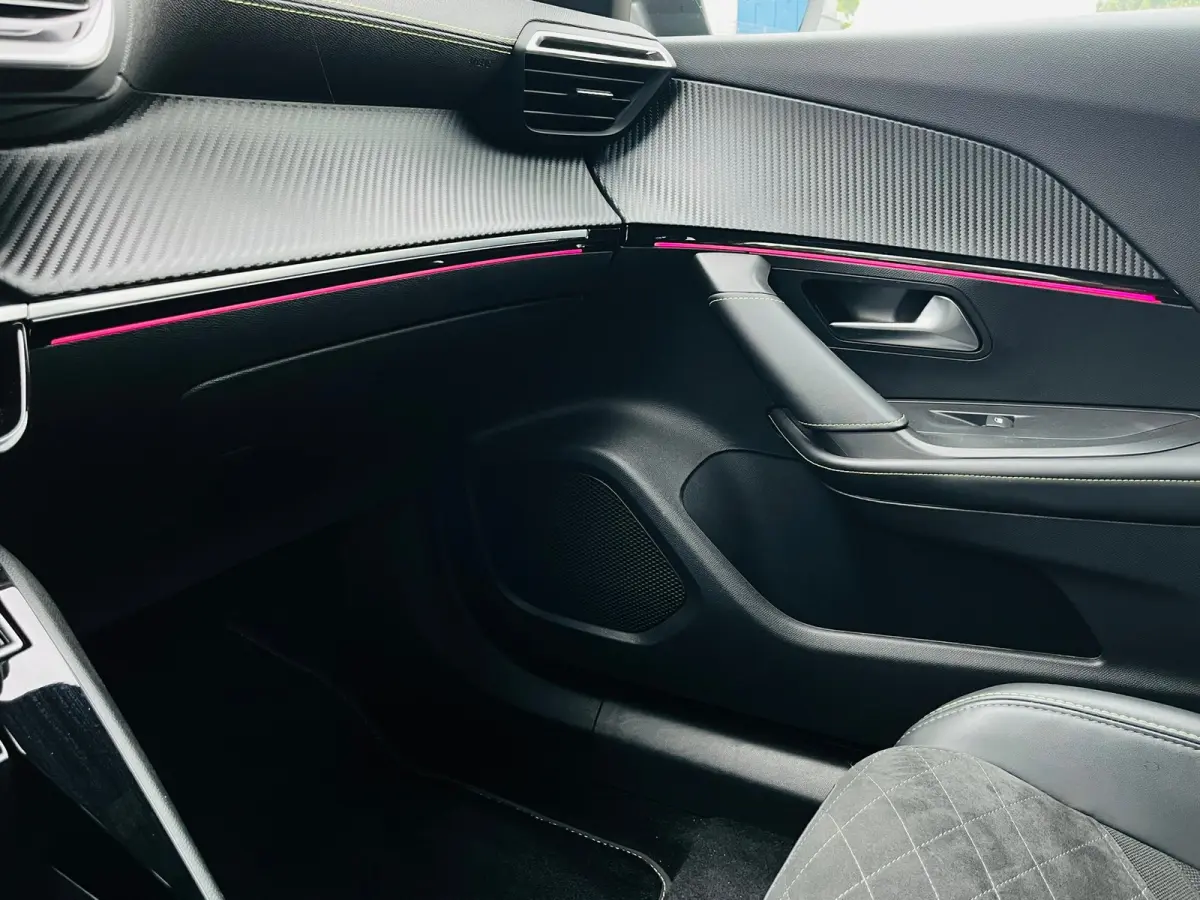 EV GT Pack 50 kWh Soh 100% | Alcantara bekleding | Achteruitrijcamera | Keyless entry & start | Stoelverwarming | Adeptieve cruise control | Led verlichting interieur | Apple carplay & Andro