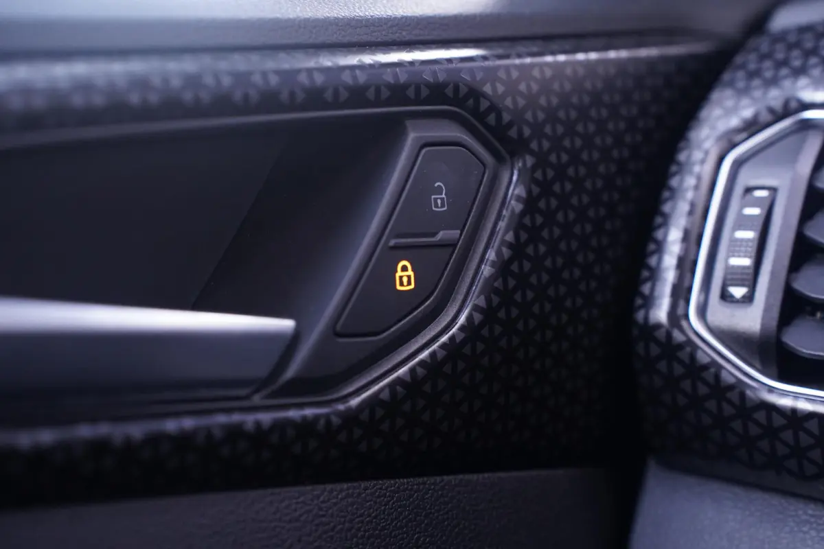1.0 TSI Style Apple Carplay Navi Clima Led koplampen PDC v+a Stoelverwarming Cruise Digi-Cockpit DAB-ontvangst 17" LMV Elektrische spiegelbediening en inklapbaar