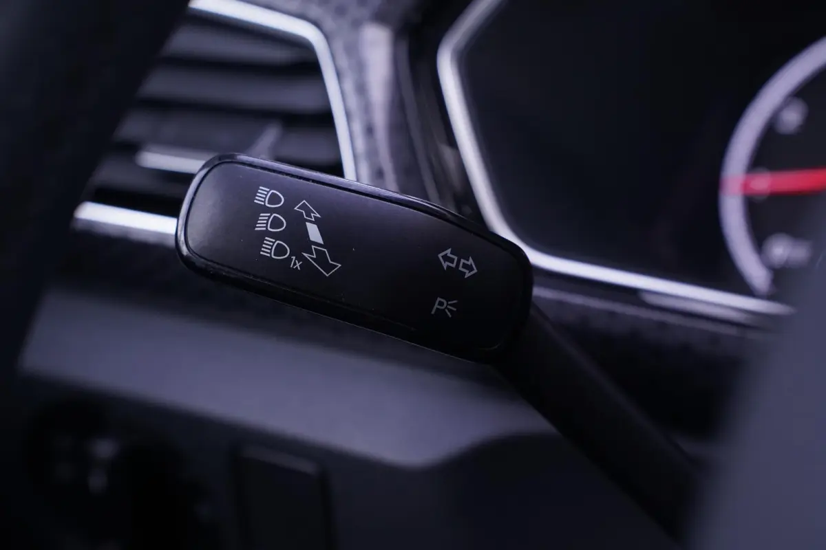 1.0 TSI Style Apple Carplay Navi Clima Led koplampen PDC v+a Stoelverwarming Cruise Digi-Cockpit DAB-ontvangst 17" LMV Elektrische spiegelbediening en inklapbaar