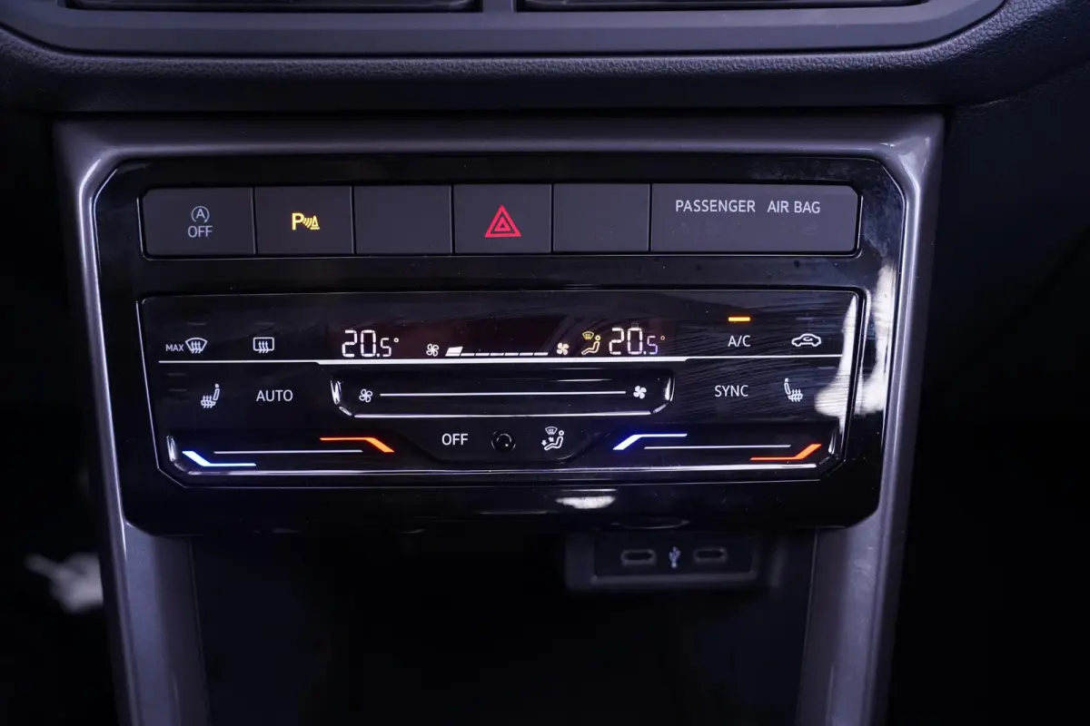 1.0 TSI Style Apple Carplay Navi Clima Led koplampen PDC v+a Stoelverwarming Cruise Digi-Cockpit DAB-ontvangst 17" LMV Elektrische spiegelbediening en inklapbaar