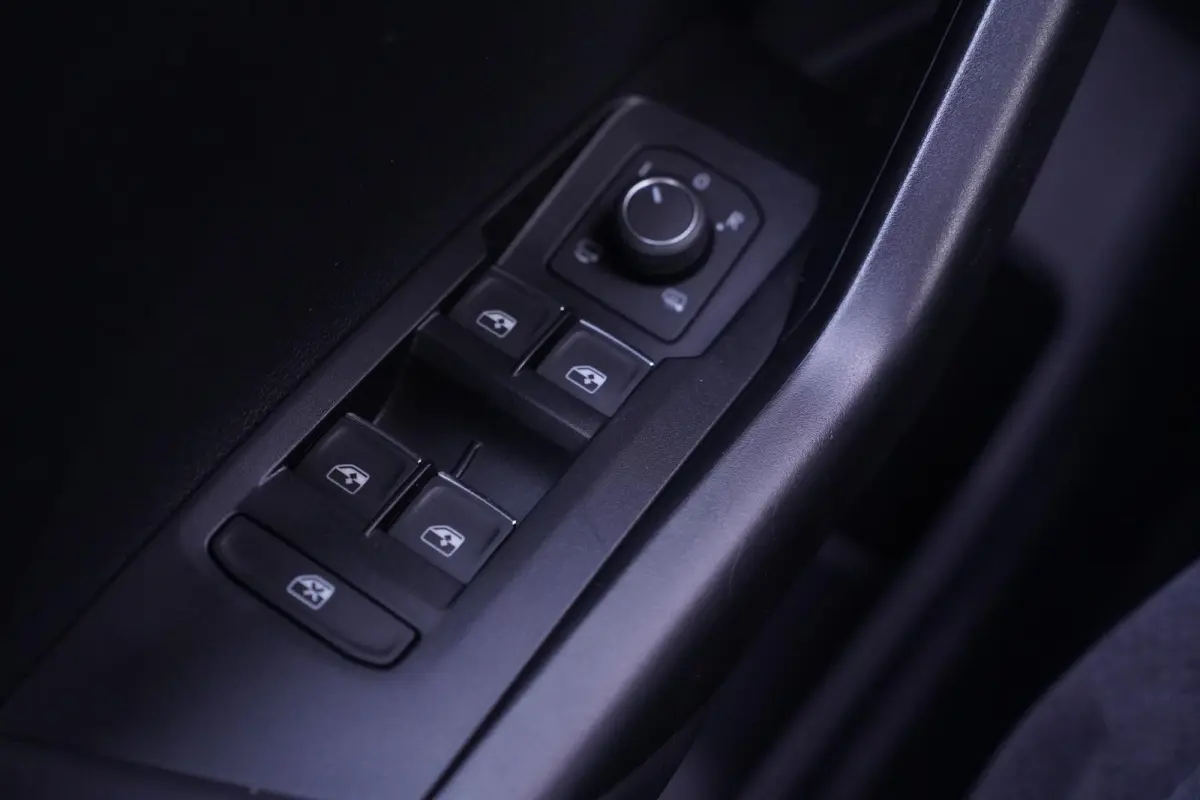 1.0 TSI Style Apple Carplay Navi Clima Led koplampen PDC v+a Stoelverwarming Cruise Digi-Cockpit DAB-ontvangst 17" LMV Elektrische spiegelbediening en inklapbaar