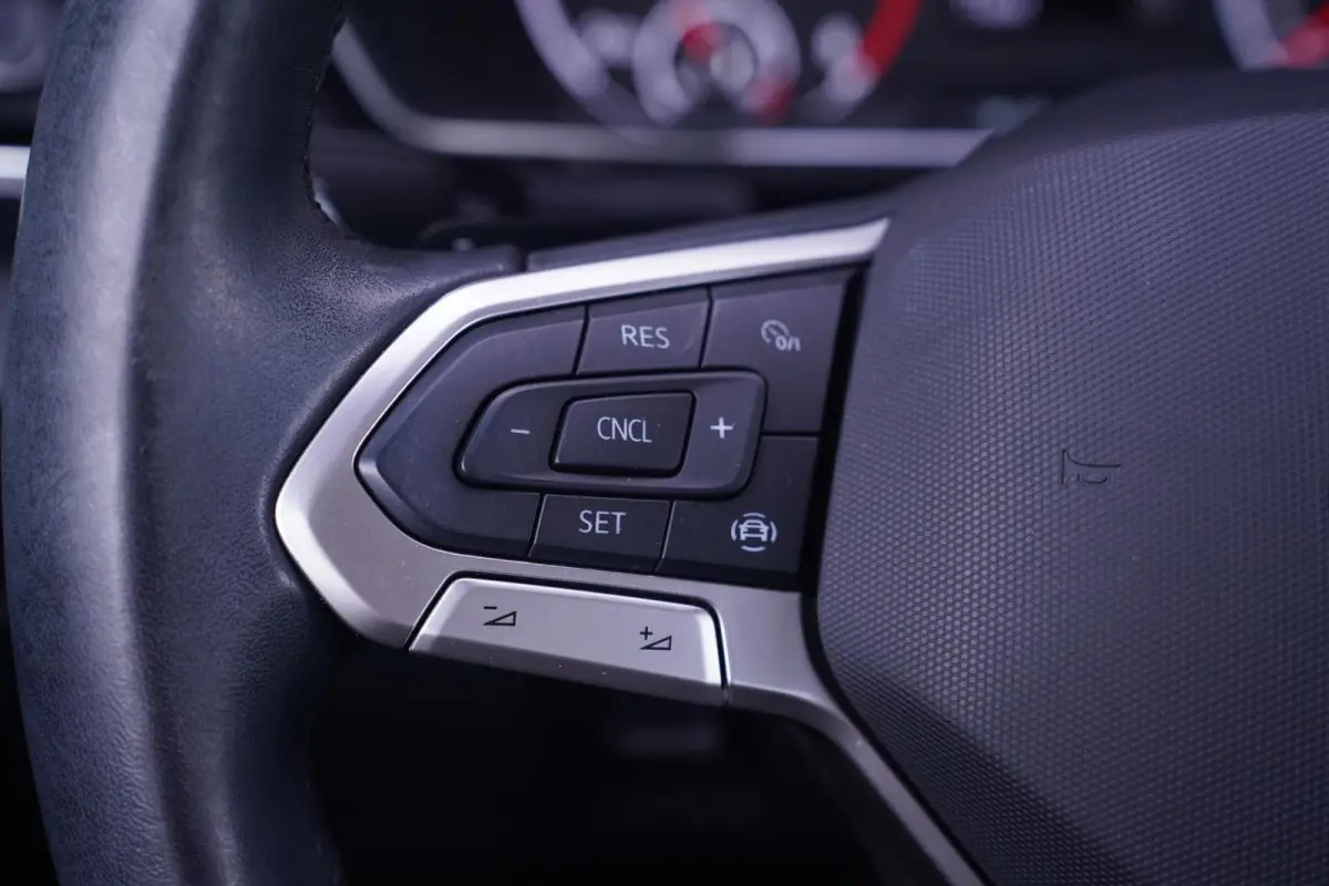 1.0 TSI Style Apple Carplay Navi Clima Led koplampen PDC v+a Stoelverwarming Cruise Digi-Cockpit DAB-ontvangst 17" LMV Elektrische spiegelbediening en inklapbaar