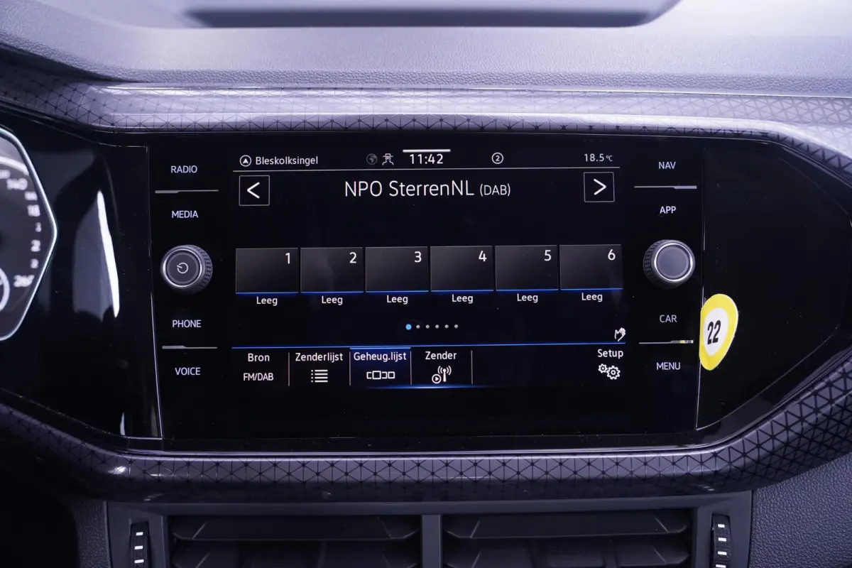 1.0 TSI Style Apple Carplay Navi Clima Led koplampen PDC v+a Stoelverwarming Cruise Digi-Cockpit DAB-ontvangst 17" LMV Elektrische spiegelbediening en inklapbaar