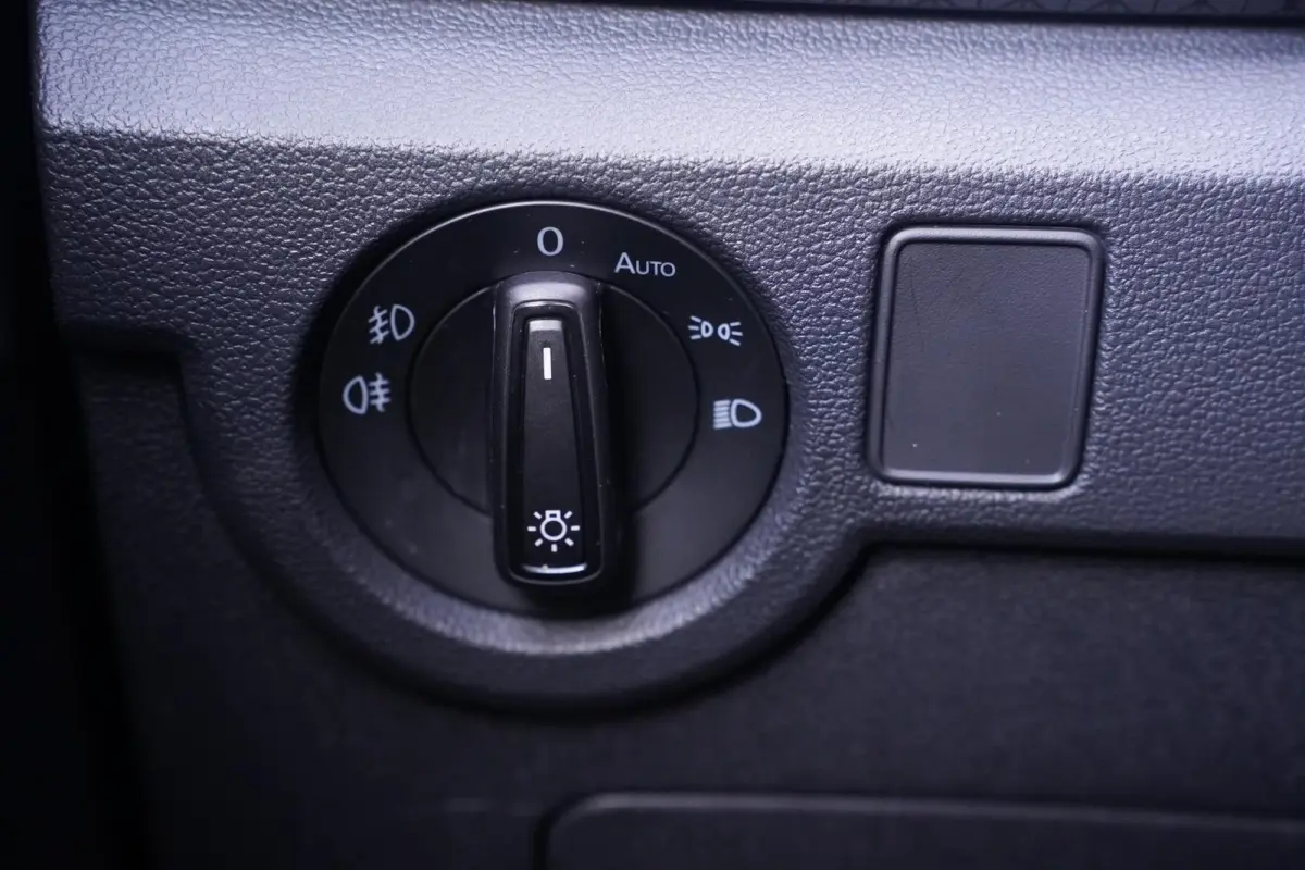 1.0 TSI Style Apple Carplay Navi Clima Led koplampen PDC v+a Stoelverwarming Cruise Digi-Cockpit DAB-ontvangst 17" LMV Elektrische spiegelbediening en inklapbaar