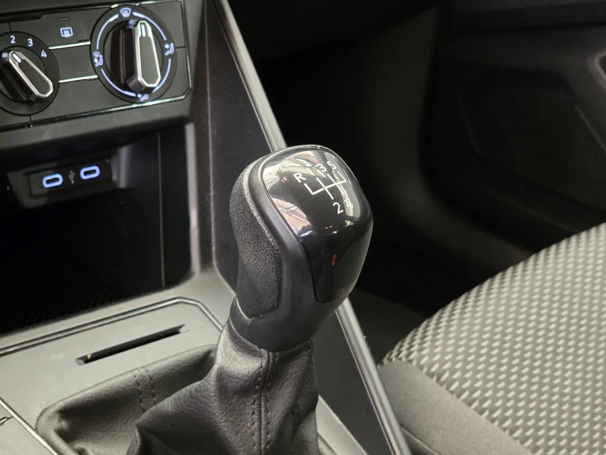 1.0 MPI Airco | Carplay | 15" Lichtmetaal | LED | Cruise | 5-Deurs | DAB | Digitaal Dashboard  | Airco | Buitenspiegels elektrisch verstel- en verwarmbaar | Centrale deurvergrendeling met af