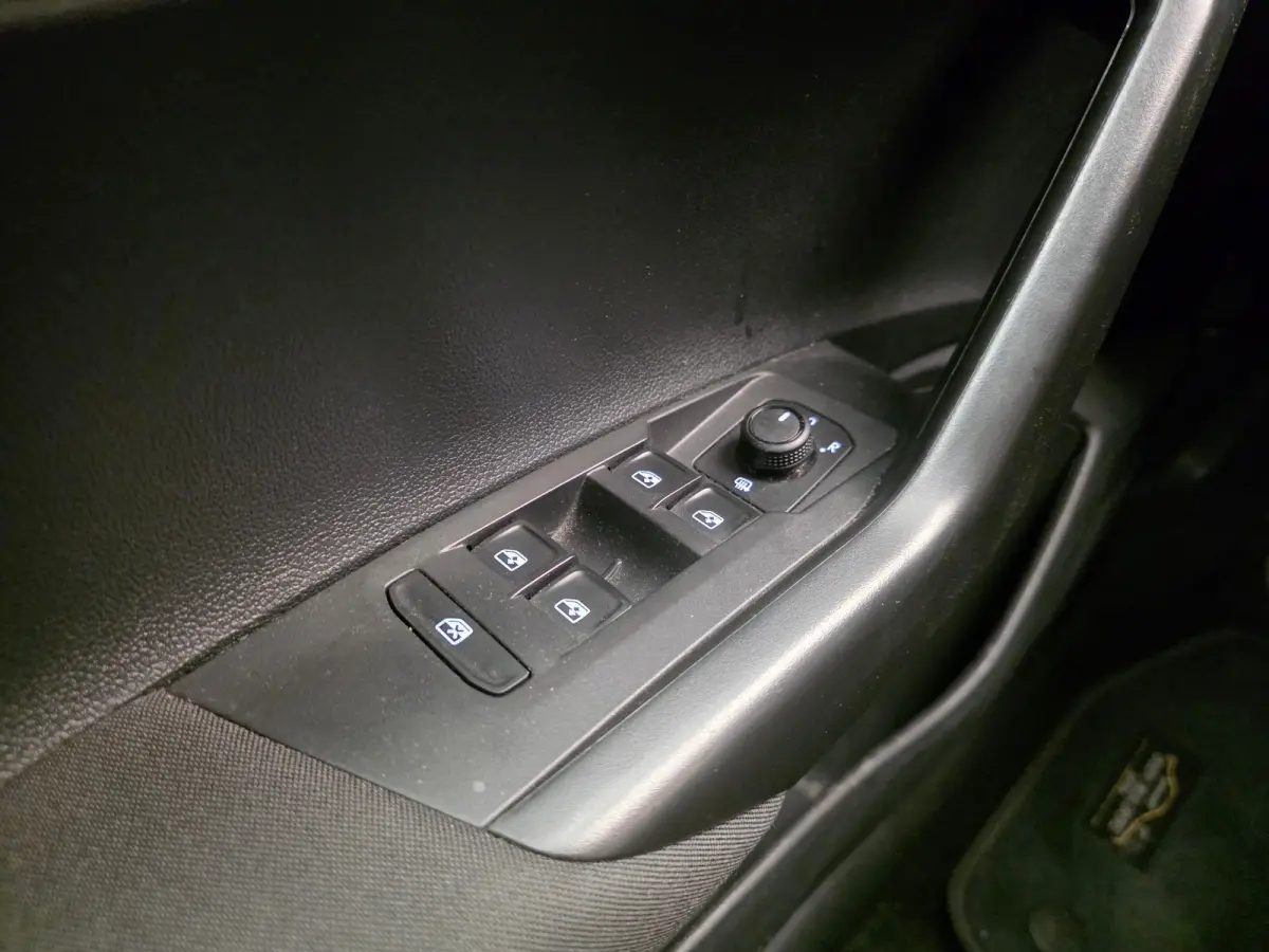 1.0 MPI Airco | Carplay | 15" Lichtmetaal | LED | Cruise | 5-Deurs | DAB | Digitaal Dashboard  | Airco | Buitenspiegels elektrisch verstel- en verwarmbaar | Centrale deurvergrendeling met af