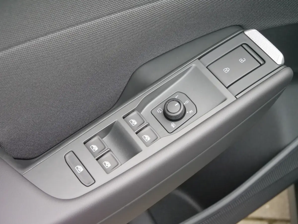 Life 52 kWh 211Pk Automaat Adaptive Cruise / Winterpakket / Camera / Apple Carplay