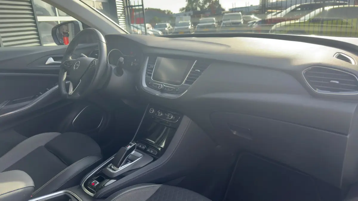 1.6 Turbo 225pk Hybrid innovation | Camera voor & achter | Dode hoek detectie | Apple Carplay / Android Auto | Parkeersensoren achter | | Achteruitrijcamera | Apple Carplay/Android Auto|tele