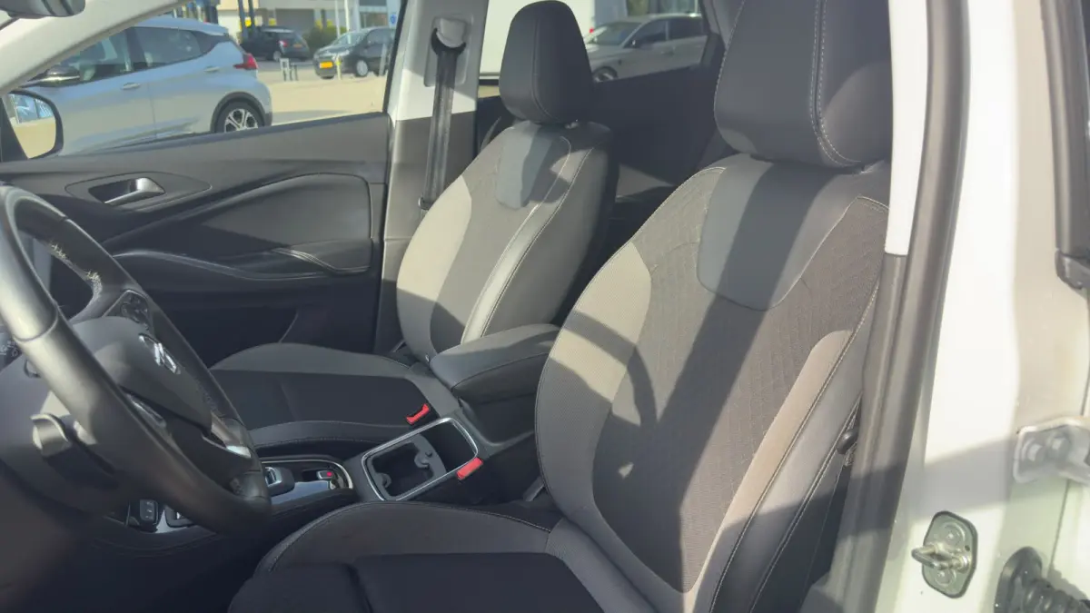 1.6 Turbo 225pk Hybrid innovation | Camera voor & achter | Dode hoek detectie | Apple Carplay / Android Auto | Parkeersensoren achter | | Achteruitrijcamera | Apple Carplay/Android Auto|tele