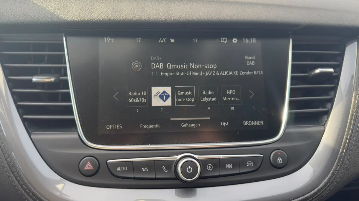 1.6 Turbo 225pk Hybrid innovation | Camera voor & achter | Dode hoek detectie | Apple Carplay / Android Auto | Parkeersensoren achter | | Achteruitrijcamera | Apple Carplay/Android Auto|tele