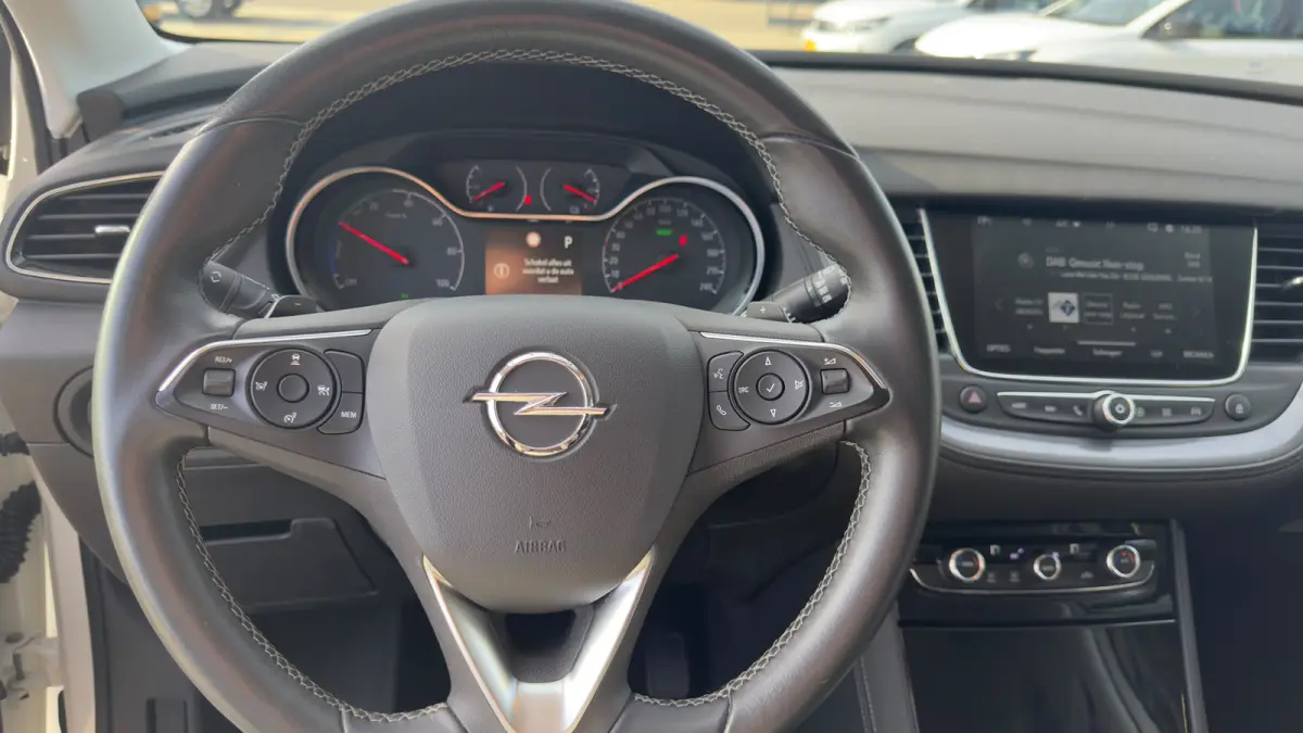 1.6 Turbo 225pk Hybrid innovation | Camera voor & achter | Dode hoek detectie | Apple Carplay / Android Auto | Parkeersensoren achter | | Achteruitrijcamera | Apple Carplay/Android Auto|tele