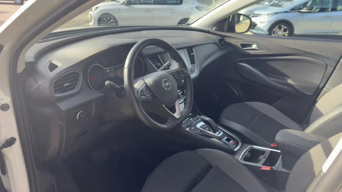 1.6 Turbo 225pk Hybrid innovation | Camera voor & achter | Dode hoek detectie | Apple Carplay / Android Auto | Parkeersensoren achter | | Achteruitrijcamera | Apple Carplay/Android Auto|tele
