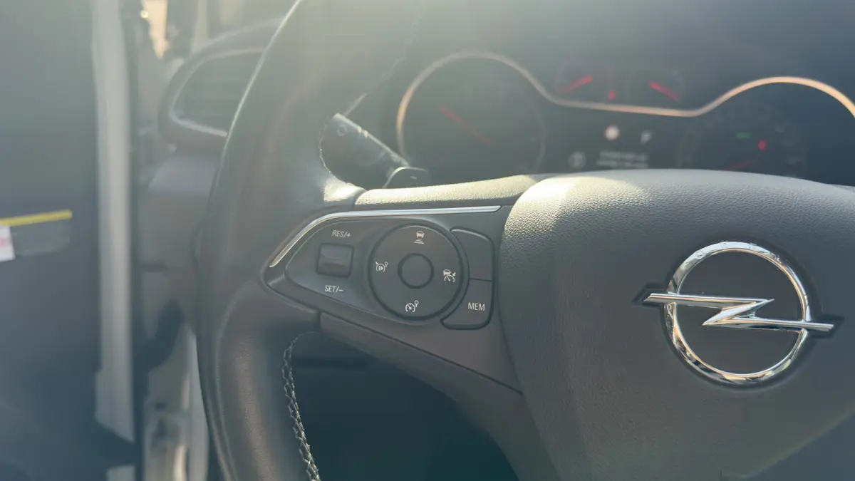 1.6 Turbo 225pk Hybrid innovation | Camera voor & achter | Dode hoek detectie | Apple Carplay / Android Auto | Parkeersensoren achter | | Achteruitrijcamera | Apple Carplay/Android Auto|tele
