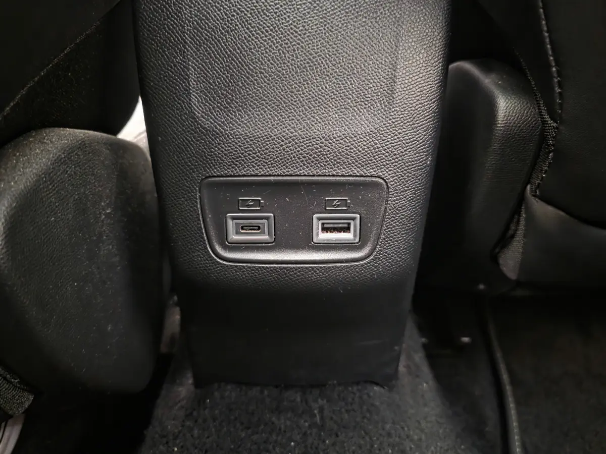 EV GT 54 kWh Panorama Dak | Camera Rondom | Alcantare/Leer | Elek. Stoel met Massage | 18" Lichtmetaal | Stoelverwarming | Achteruitrijcamera | Afwijkende dakkleur | Airco (automatisch)
