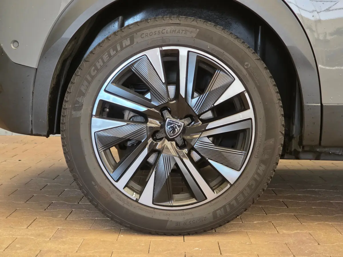 EV GT 54 kWh Panorama Dak | Camera Rondom | Alcantare/Leer | Elek. Stoel met Massage | 18" Lichtmetaal | Stoelverwarming | Achteruitrijcamera | Afwijkende dakkleur | Airco (automatisch)