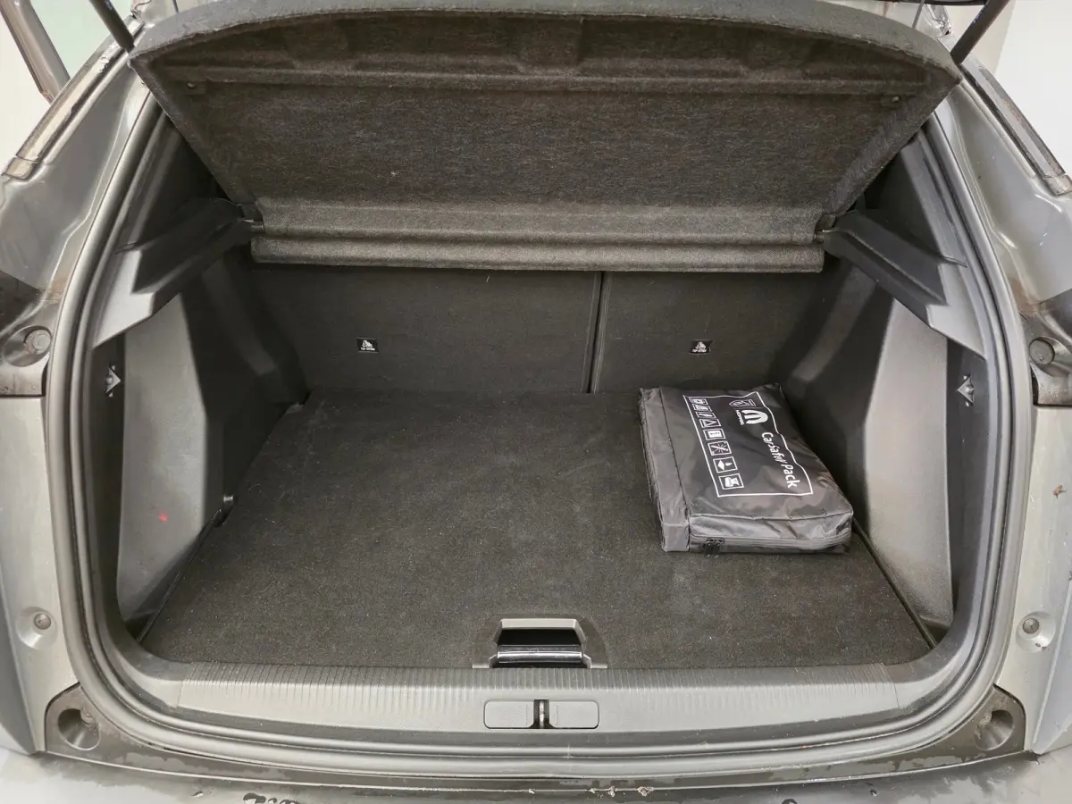 EV GT 54 kWh Panorama Dak | Camera Rondom | Alcantare/Leer | Elek. Stoel met Massage | 18" Lichtmetaal | Stoelverwarming | Achteruitrijcamera | Afwijkende dakkleur | Airco (automatisch)