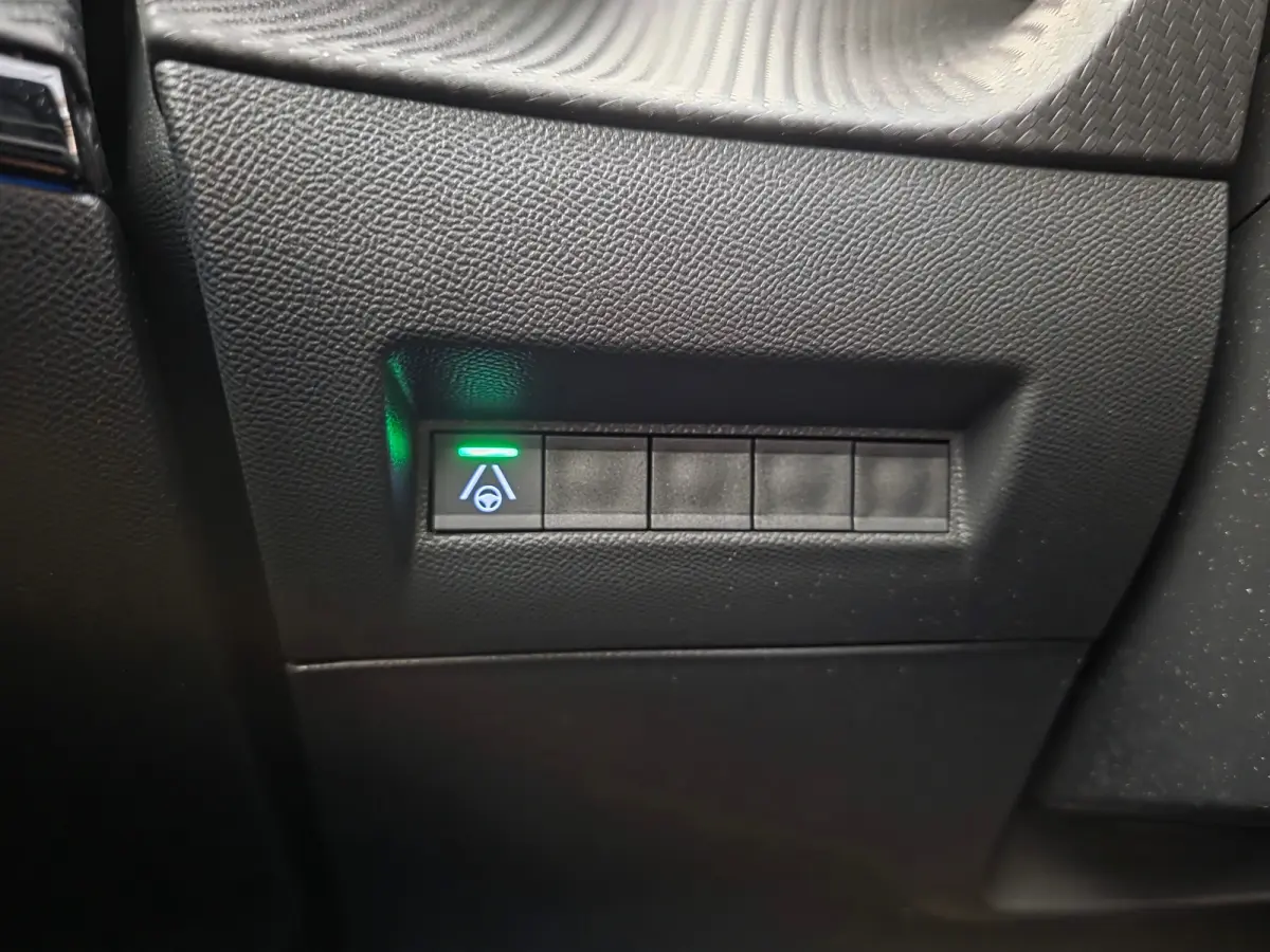 EV GT 54 kWh Panorama Dak | Camera Rondom | Alcantare/Leer | Elek. Stoel met Massage | 18" Lichtmetaal | Stoelverwarming | Achteruitrijcamera | Afwijkende dakkleur | Airco (automatisch)