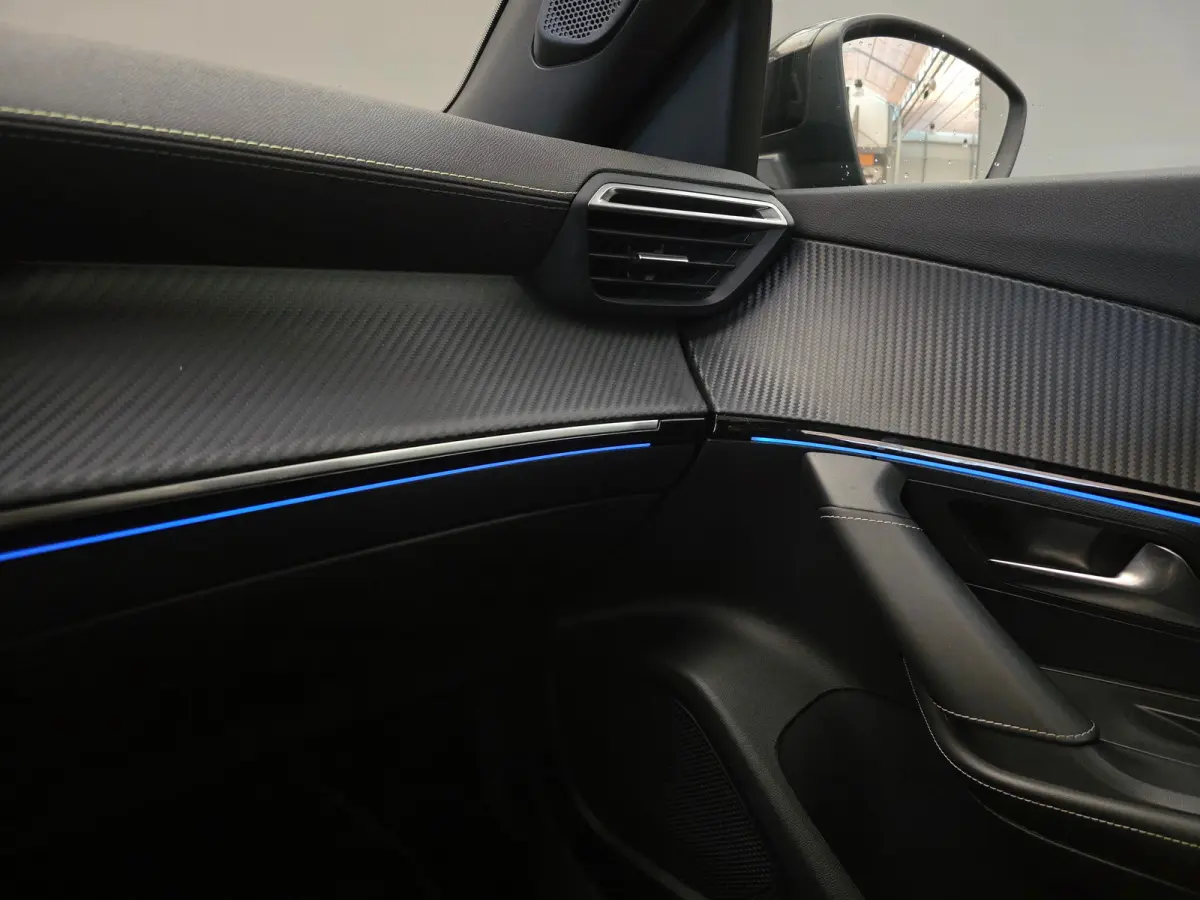 EV GT 54 kWh Panorama Dak | Camera Rondom | Alcantare/Leer | Elek. Stoel met Massage | 18" Lichtmetaal | Stoelverwarming | Achteruitrijcamera | Afwijkende dakkleur | Airco (automatisch)