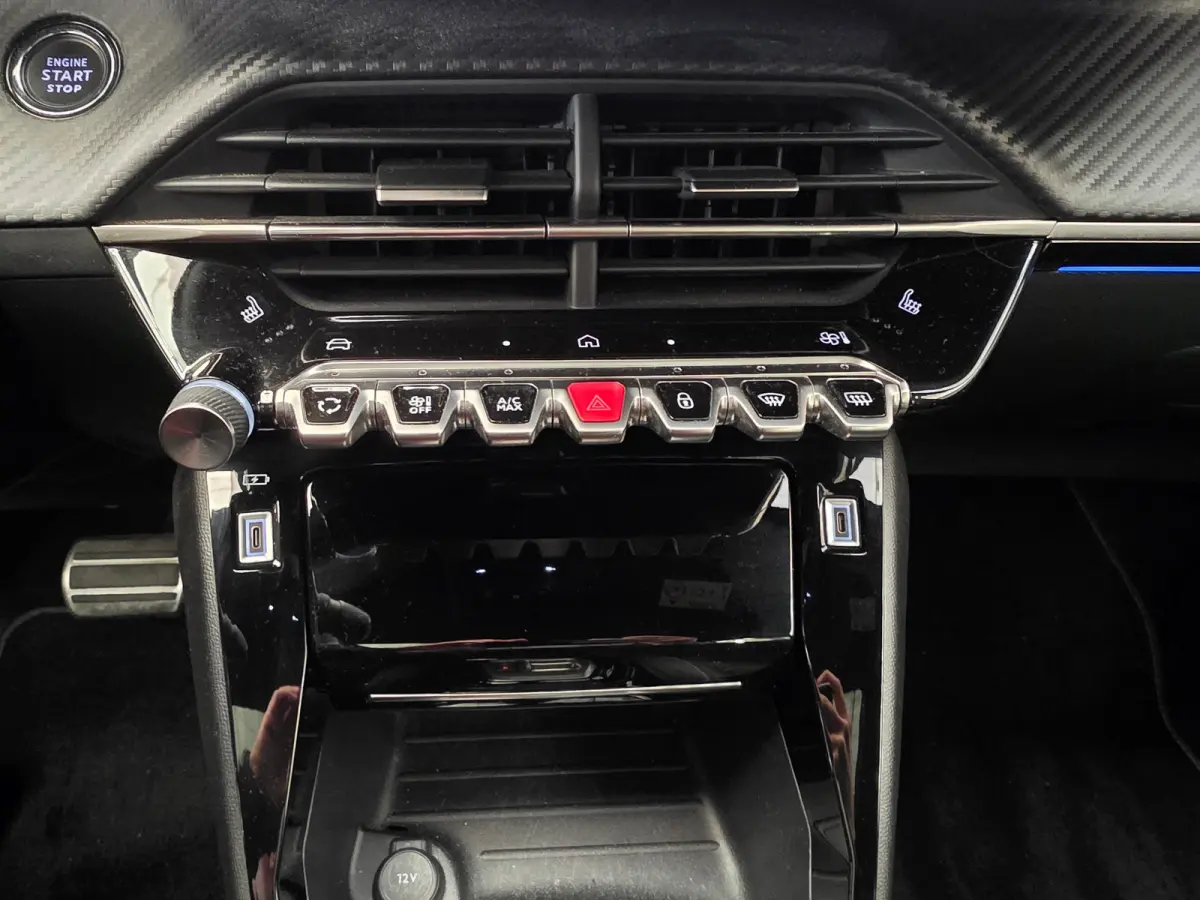 EV GT 54 kWh Panorama Dak | Camera Rondom | Alcantare/Leer | Elek. Stoel met Massage | 18" Lichtmetaal | Stoelverwarming | Achteruitrijcamera | Afwijkende dakkleur | Airco (automatisch)
