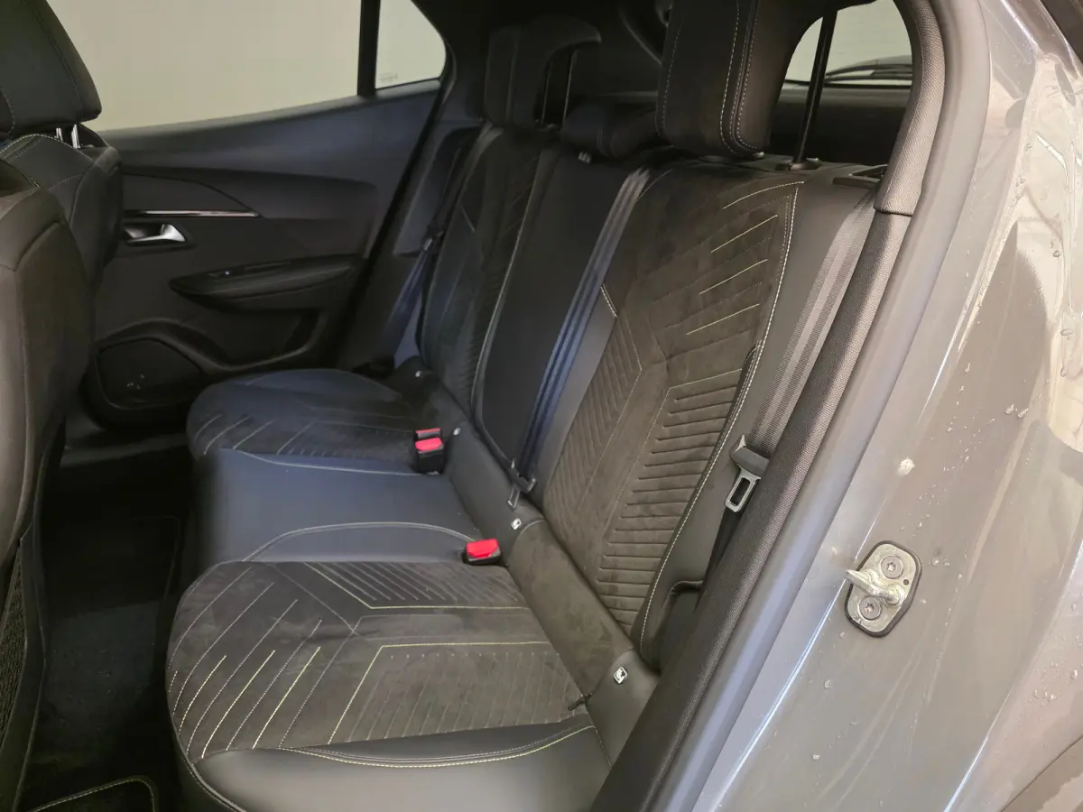 EV GT 54 kWh Panorama Dak | Camera Rondom | Alcantare/Leer | Elek. Stoel met Massage | 18" Lichtmetaal | Stoelverwarming | Achteruitrijcamera | Afwijkende dakkleur | Airco (automatisch)