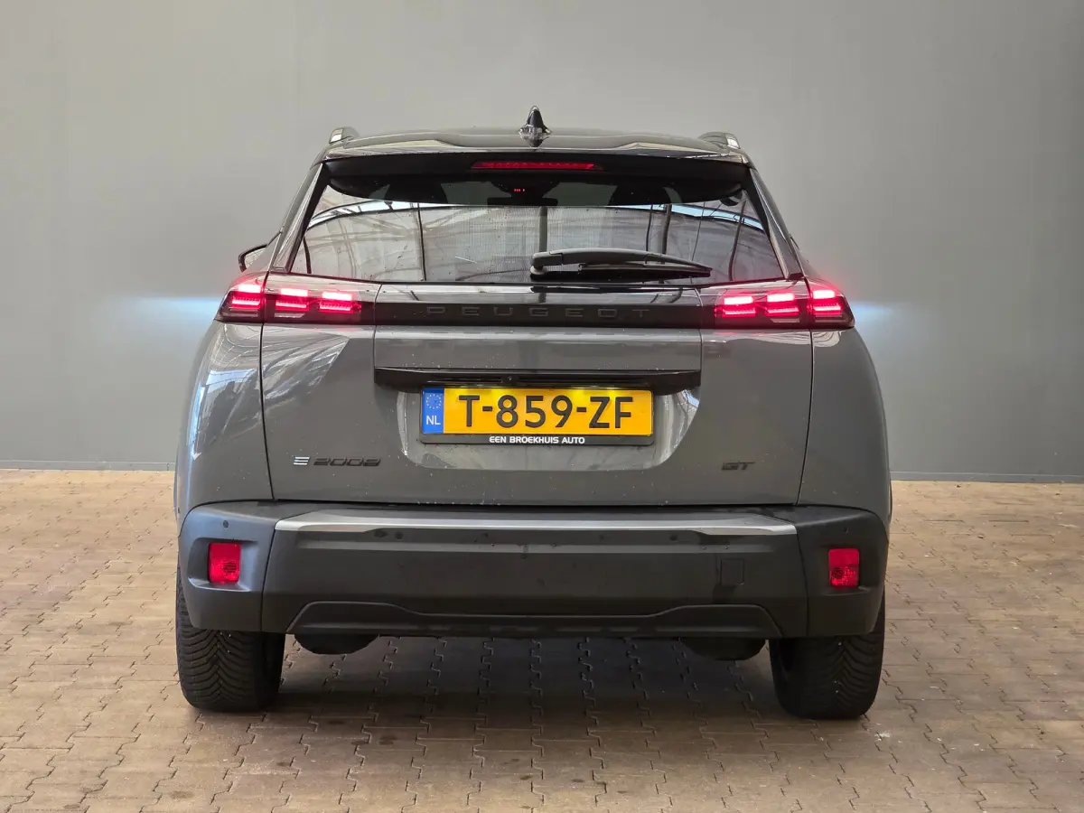 EV GT 54 kWh Panorama Dak | Camera Rondom | Alcantare/Leer | Elek. Stoel met Massage | 18" Lichtmetaal | Stoelverwarming | Achteruitrijcamera | Afwijkende dakkleur | Airco (automatisch)