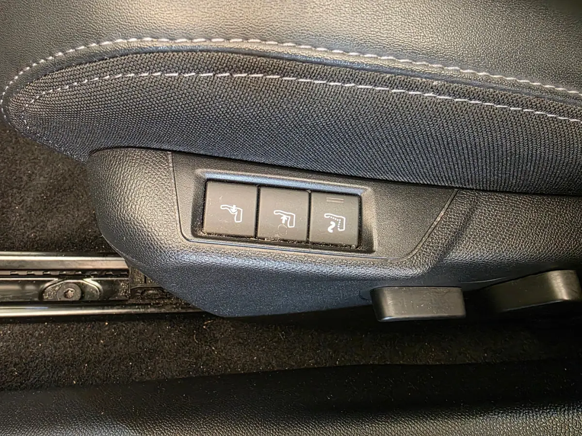 EV GT 54 kWh Panorama Dak | Camera Rondom | Alcantare/Leer | Elek. Stoel met Massage | 18" Lichtmetaal | Stoelverwarming | Achteruitrijcamera | Afwijkende dakkleur | Airco (automatisch)