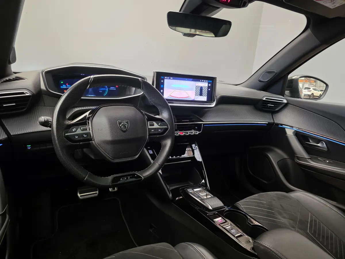 EV GT 54 kWh Panorama Dak | Camera Rondom | Alcantare/Leer | Elek. Stoel met Massage | 18" Lichtmetaal | Stoelverwarming | Achteruitrijcamera | Afwijkende dakkleur | Airco (automatisch)