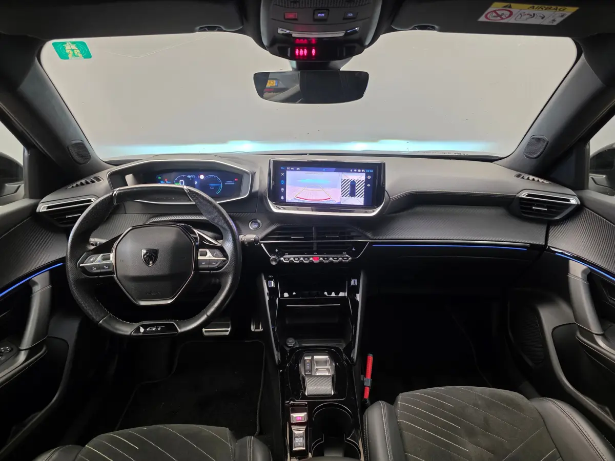 EV GT 54 kWh Panorama Dak | Camera Rondom | Alcantare/Leer | Elek. Stoel met Massage | 18" Lichtmetaal | Stoelverwarming | Achteruitrijcamera | Afwijkende dakkleur | Airco (automatisch)