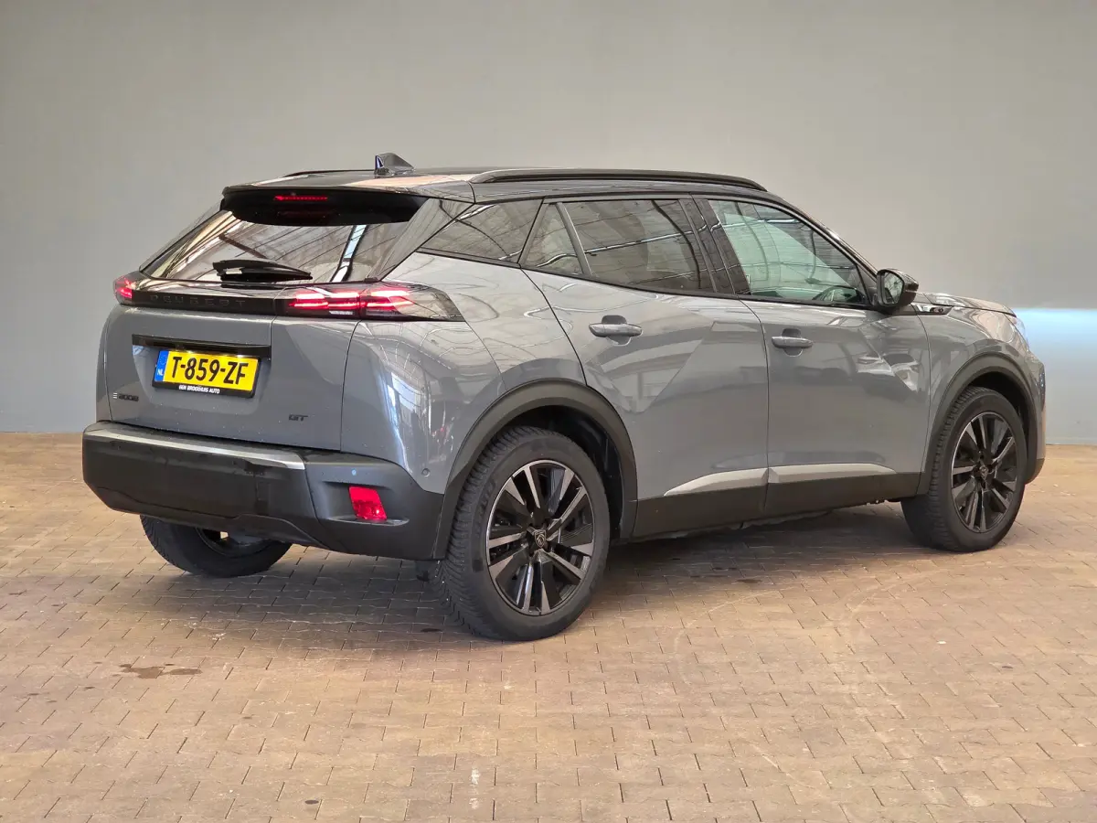 EV GT 54 kWh Panorama Dak | Camera Rondom | Alcantare/Leer | Elek. Stoel met Massage | 18" Lichtmetaal | Stoelverwarming | Achteruitrijcamera | Afwijkende dakkleur | Airco (automatisch)