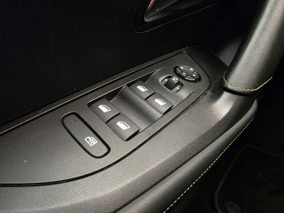 EV GT 54 kWh Panorama Dak | Camera Rondom | Alcantare/Leer | Elek. Stoel met Massage | 18" Lichtmetaal | Stoelverwarming | Achteruitrijcamera | Afwijkende dakkleur | Airco (automatisch)