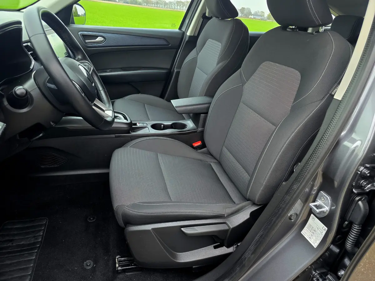 1.6 E-Tech full hybrid 145 evolution - 145 Pk - Euro 6 - ParkeerCamera - Navi - AppleCarplay AndroidAuto