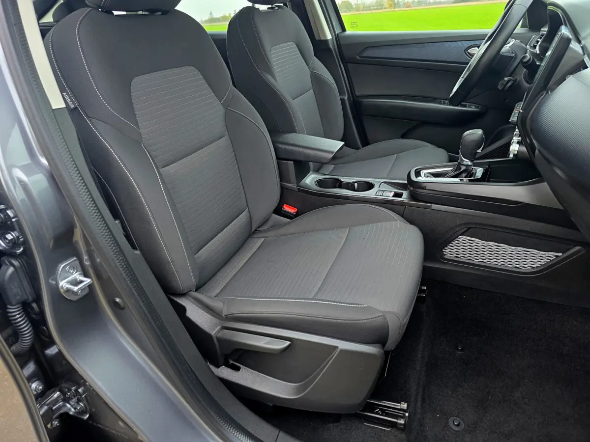 1.6 E-Tech full hybrid 145 evolution - 145 Pk - Euro 6 - ParkeerCamera - Navi - AppleCarplay AndroidAuto
