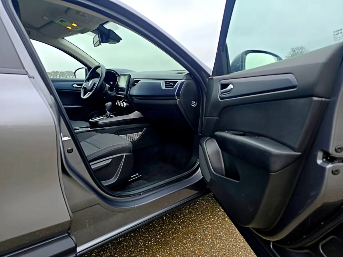 1.6 E-Tech full hybrid 145 evolution - 145 Pk - Euro 6 - ParkeerCamera - Navi - AppleCarplay AndroidAuto