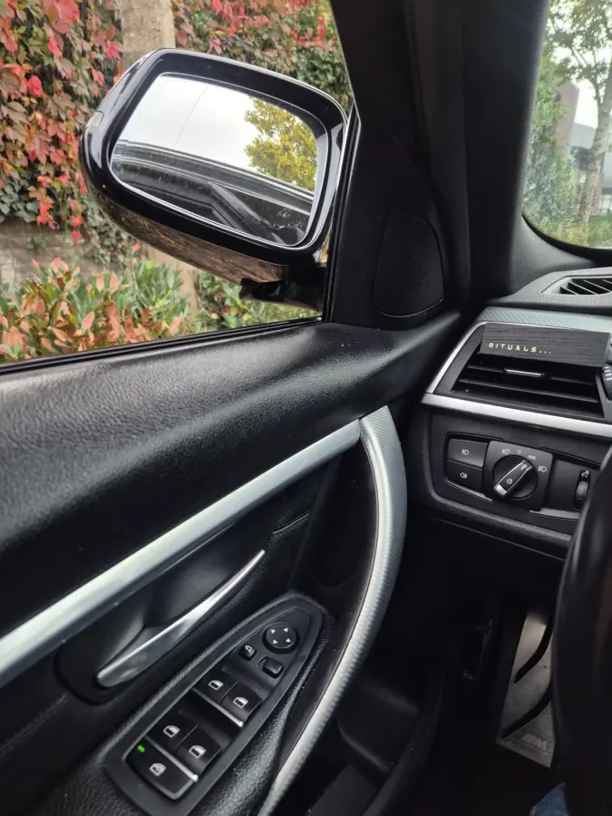 M Sport High Executive Panorama Trekhaak Apple CarPlay 6WB virtual dash NAP NL