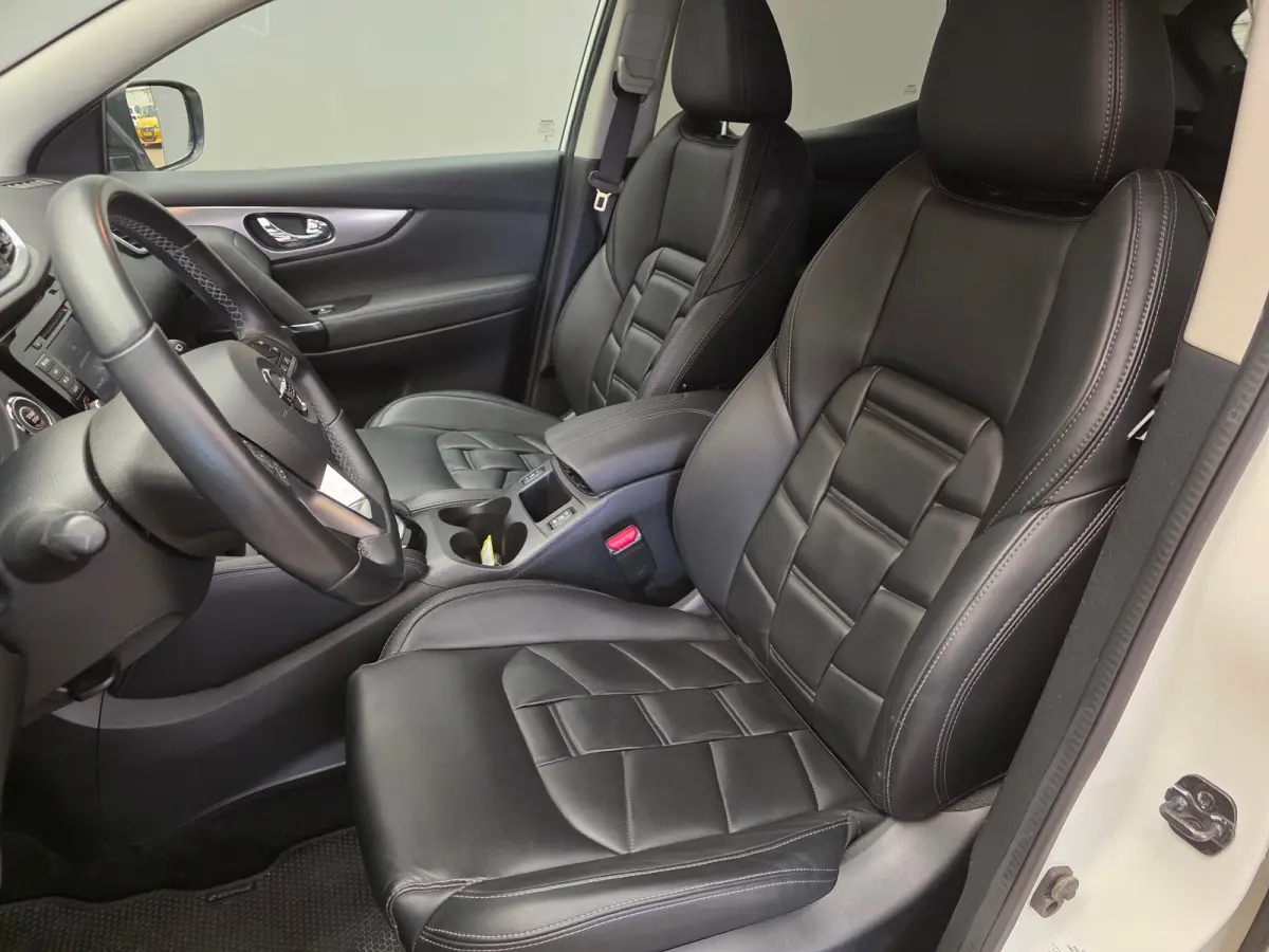 1.3 DIG-T Premium Edition 19" Lichtmetaal | Lederen Bekleding | Trekhaak | Panorama Dak | Elek. Stoelen | Camera Rondom | Cruise | Navigatie  | Airco (automatisch) | Apple Carplay/Android Au