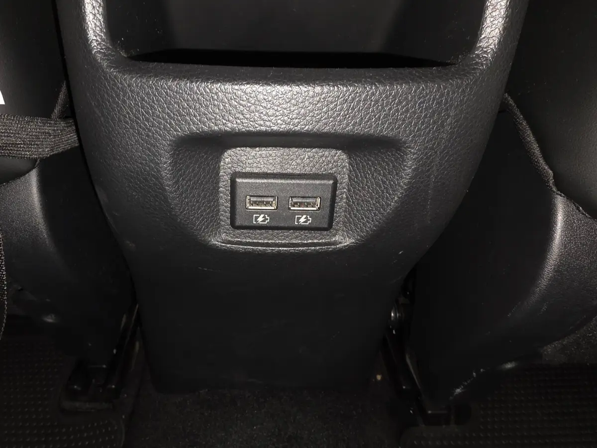 1.3 DIG-T Premium Edition 19" Lichtmetaal | Lederen Bekleding | Trekhaak | Panorama Dak | Elek. Stoelen | Camera Rondom | Cruise | Navigatie  | Airco (automatisch) | Apple Carplay/Android Au