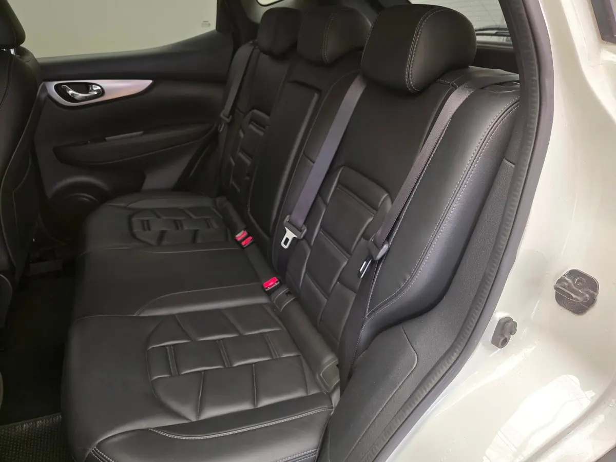 1.3 DIG-T Premium Edition 19" Lichtmetaal | Lederen Bekleding | Trekhaak | Panorama Dak | Elek. Stoelen | Camera Rondom | Cruise | Navigatie  | Airco (automatisch) | Apple Carplay/Android Au