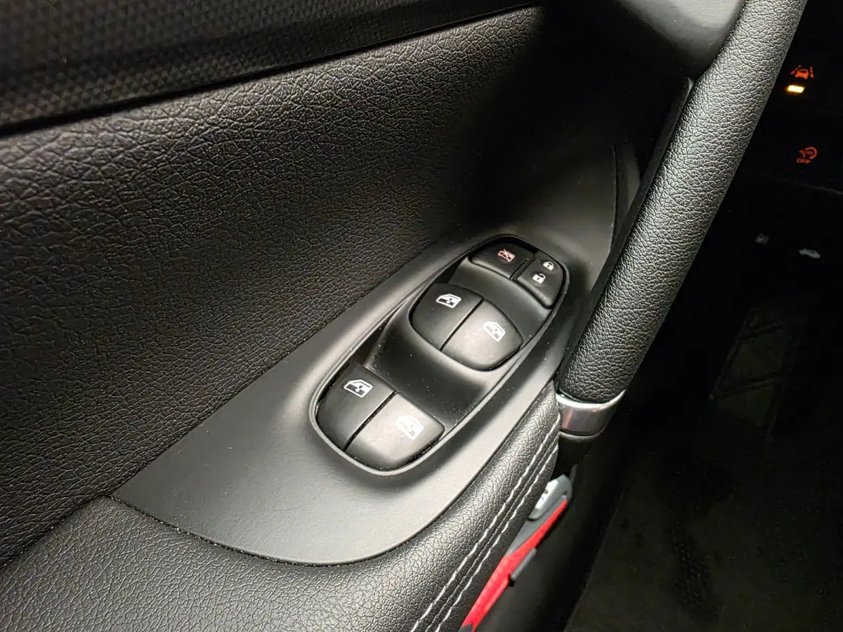 1.3 DIG-T Premium Edition 19" Lichtmetaal | Lederen Bekleding | Trekhaak | Panorama Dak | Elek. Stoelen | Camera Rondom | Cruise | Navigatie  | Airco (automatisch) | Apple Carplay/Android Au