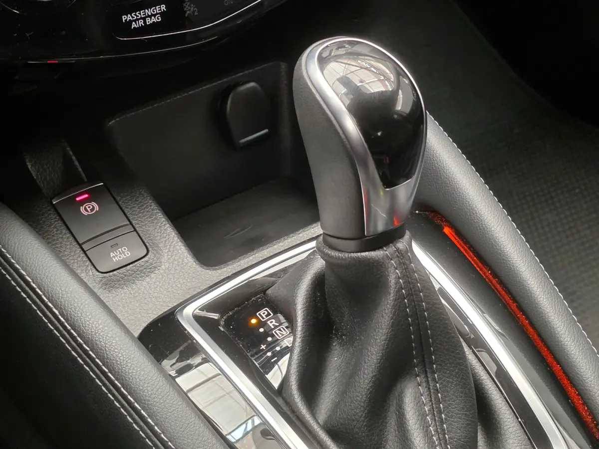 1.3 DIG-T Premium Edition 19" Lichtmetaal | Lederen Bekleding | Trekhaak | Panorama Dak | Elek. Stoelen | Camera Rondom | Cruise | Navigatie  | Airco (automatisch) | Apple Carplay/Android Au