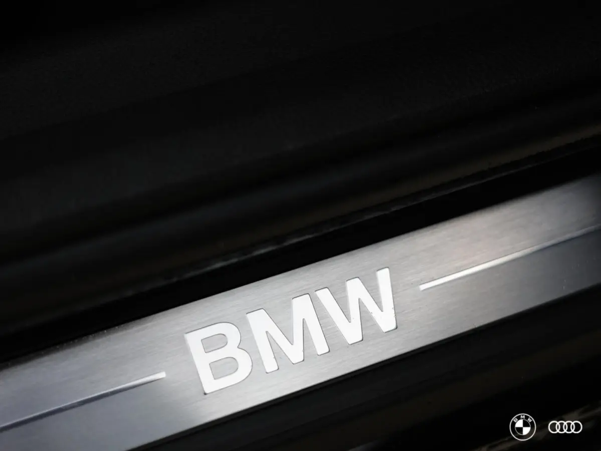 330e LCI / PANODAK / KEYLESS / HIFI / AMBIENTE / 18" / DRAADLOOS LADEN