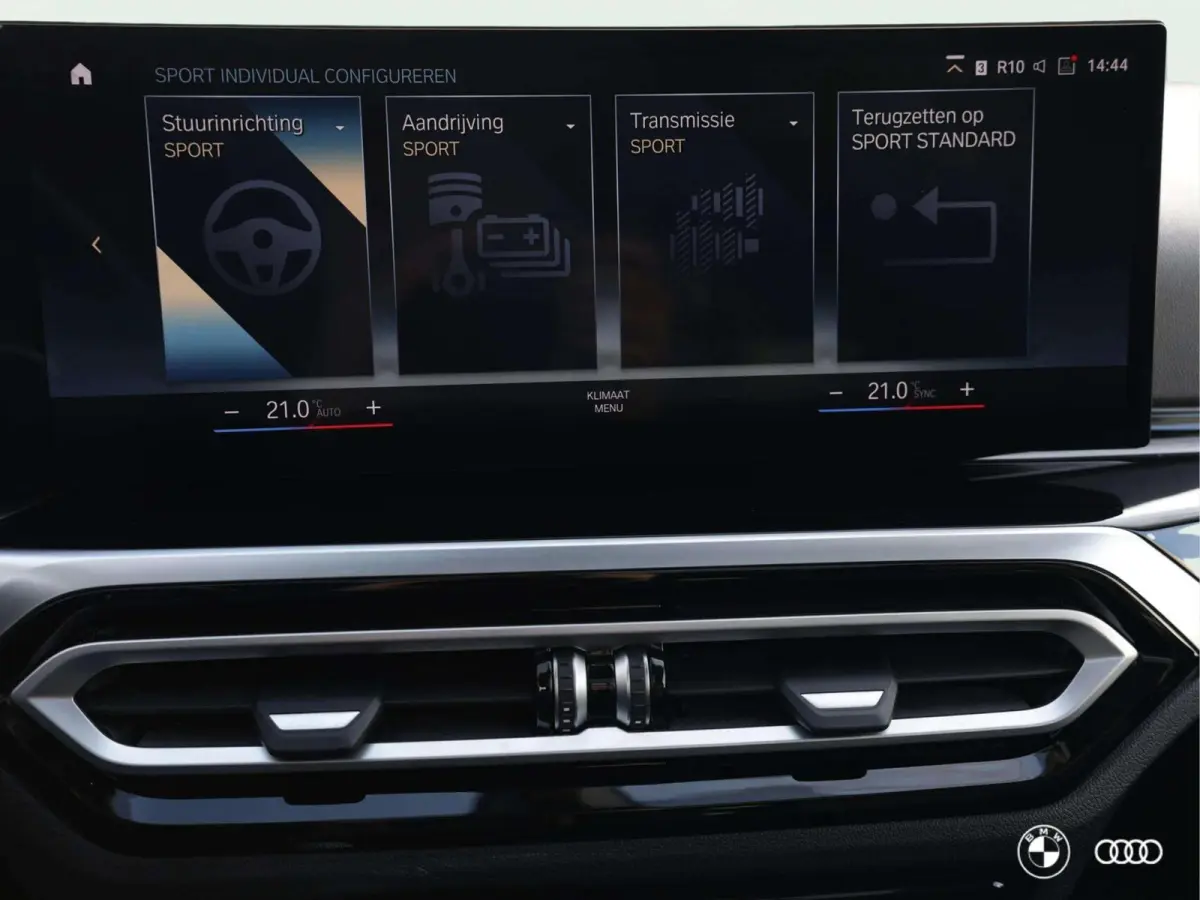 330e LCI / PANODAK / KEYLESS / HIFI / AMBIENTE / 18" / DRAADLOOS LADEN