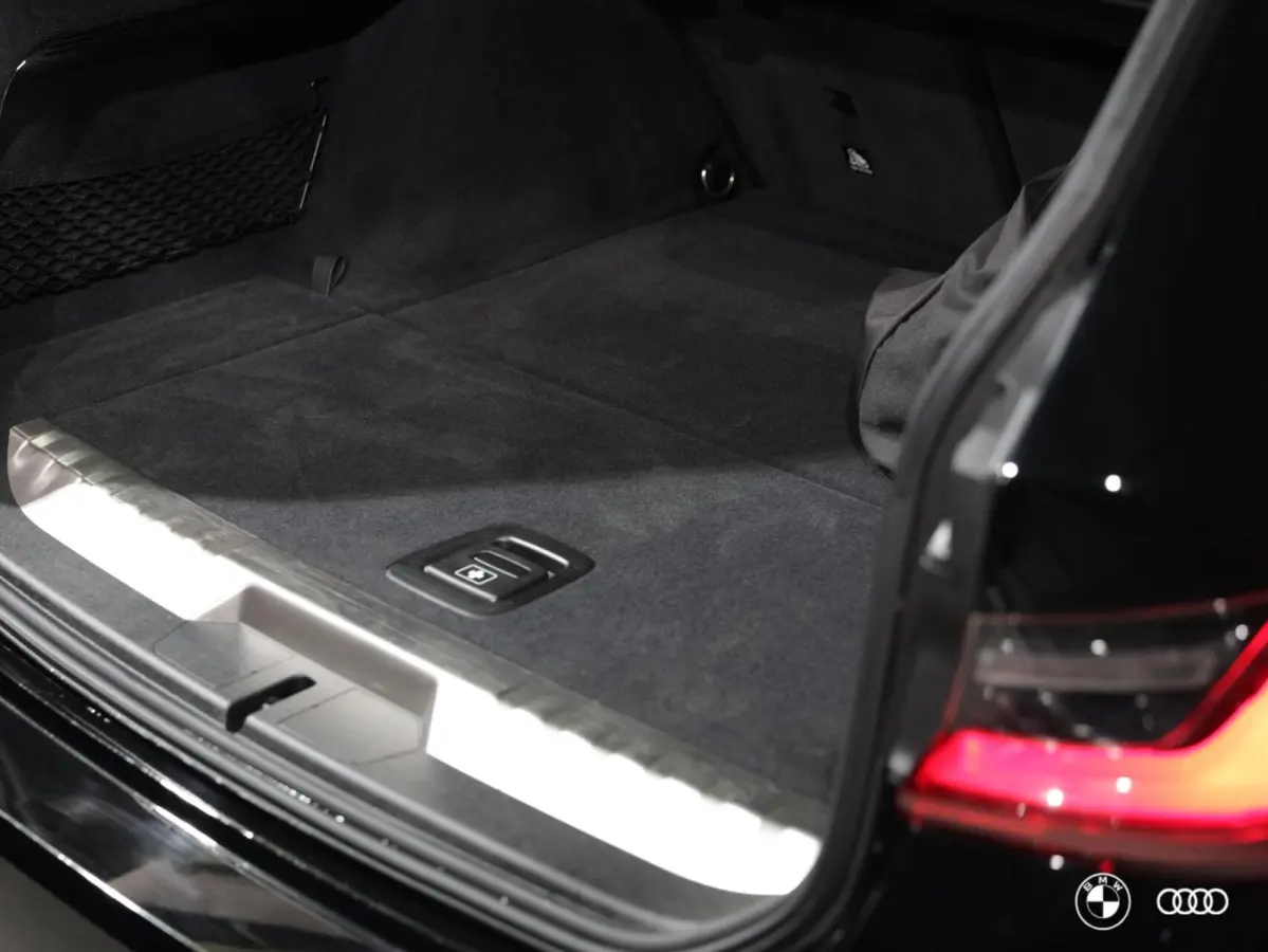 330e LCI / PANODAK / KEYLESS / HIFI / AMBIENTE / 18" / DRAADLOOS LADEN