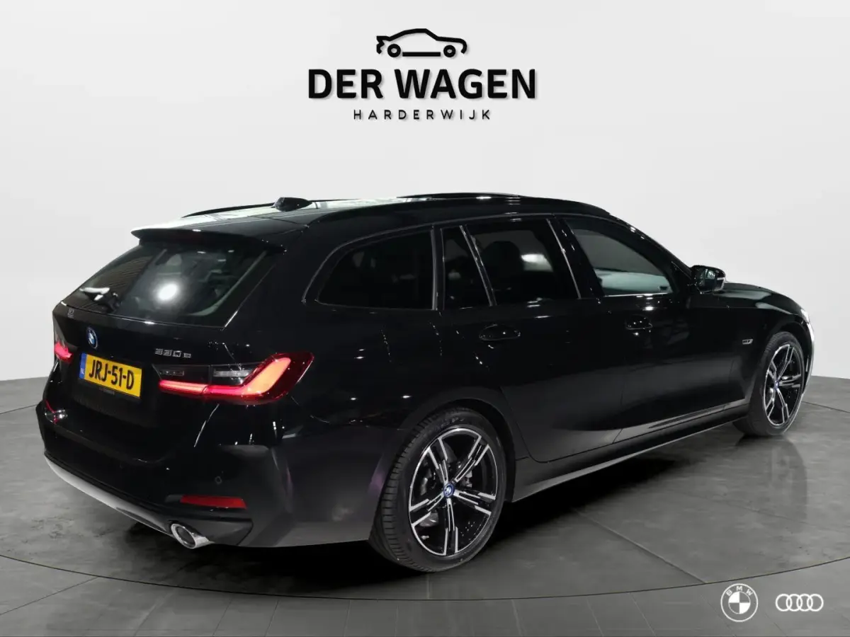 330e LCI / PANODAK / KEYLESS / HIFI / AMBIENTE / 18" / DRAADLOOS LADEN