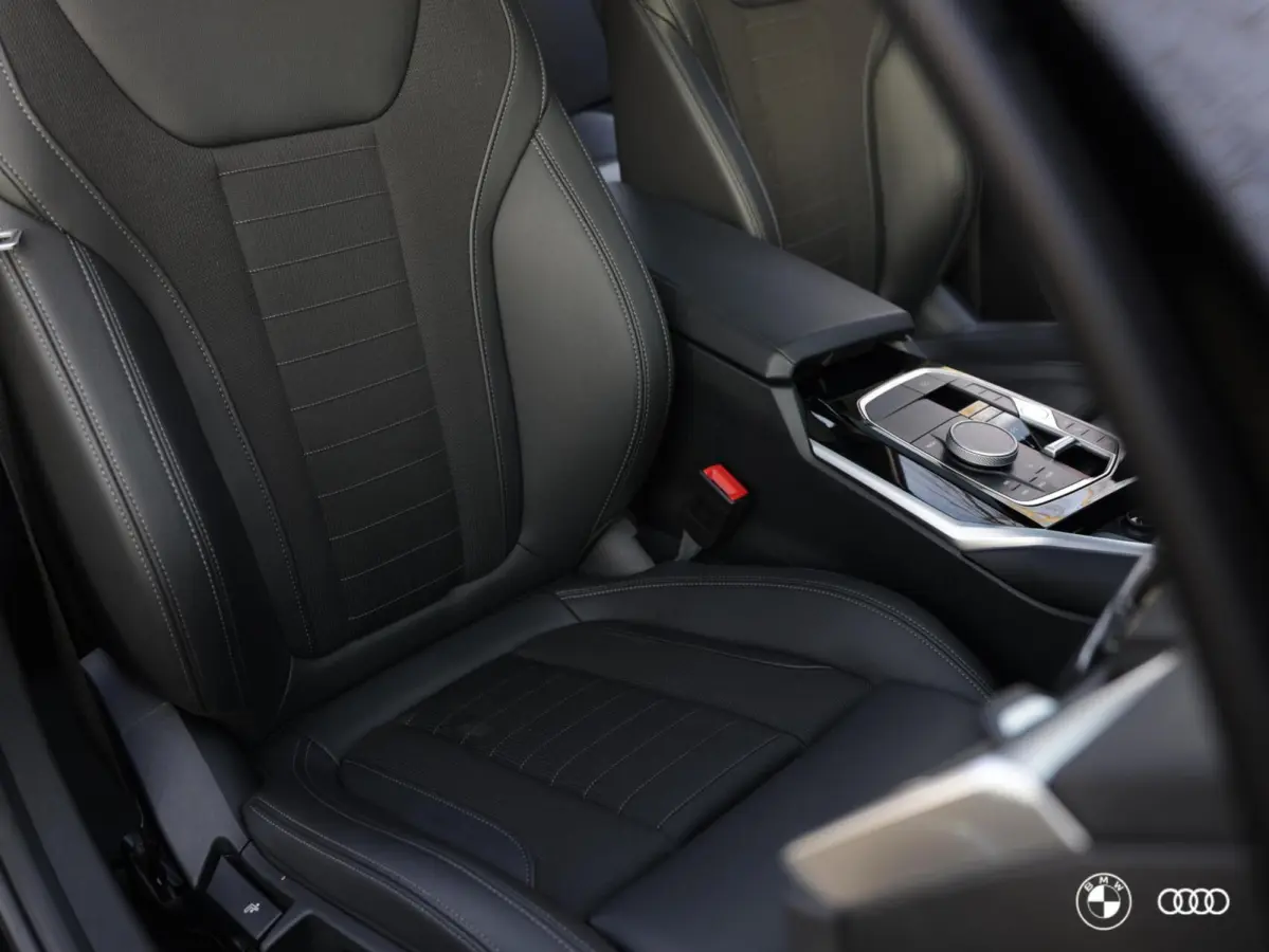 330e LCI / PANODAK / KEYLESS / HIFI / AMBIENTE / 18" / DRAADLOOS LADEN