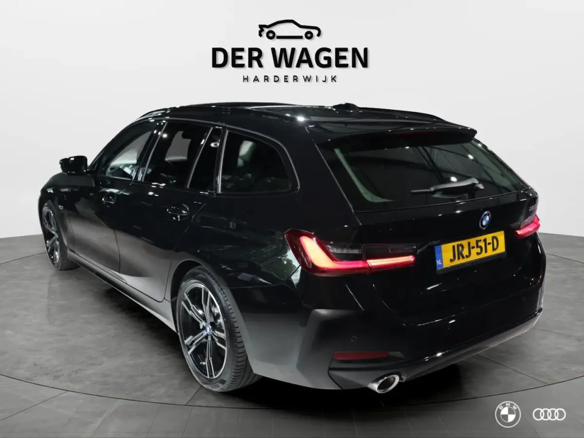 330e LCI / PANODAK / KEYLESS / HIFI / AMBIENTE / 18" / DRAADLOOS LADEN