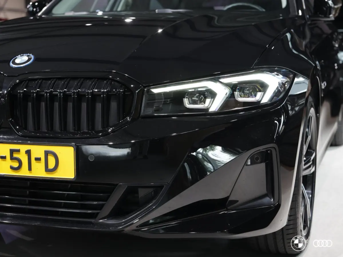 330e LCI / PANODAK / KEYLESS / HIFI / AMBIENTE / 18" / DRAADLOOS LADEN