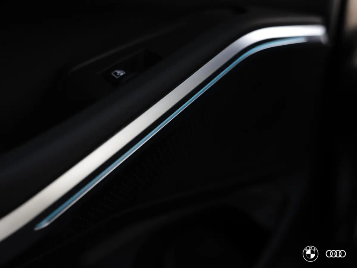 330e LCI / PANODAK / KEYLESS / HIFI / AMBIENTE / 18" / DRAADLOOS LADEN