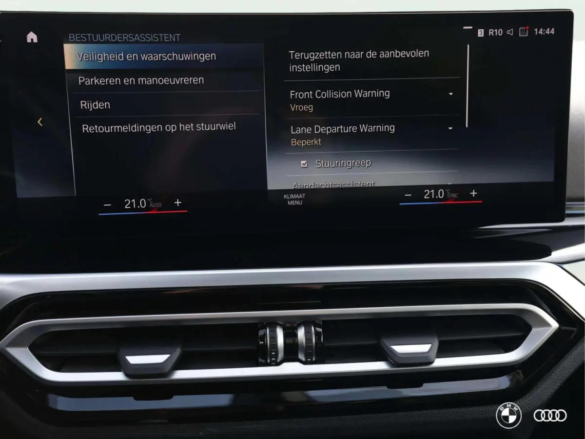 330e LCI / PANODAK / KEYLESS / HIFI / AMBIENTE / 18" / DRAADLOOS LADEN