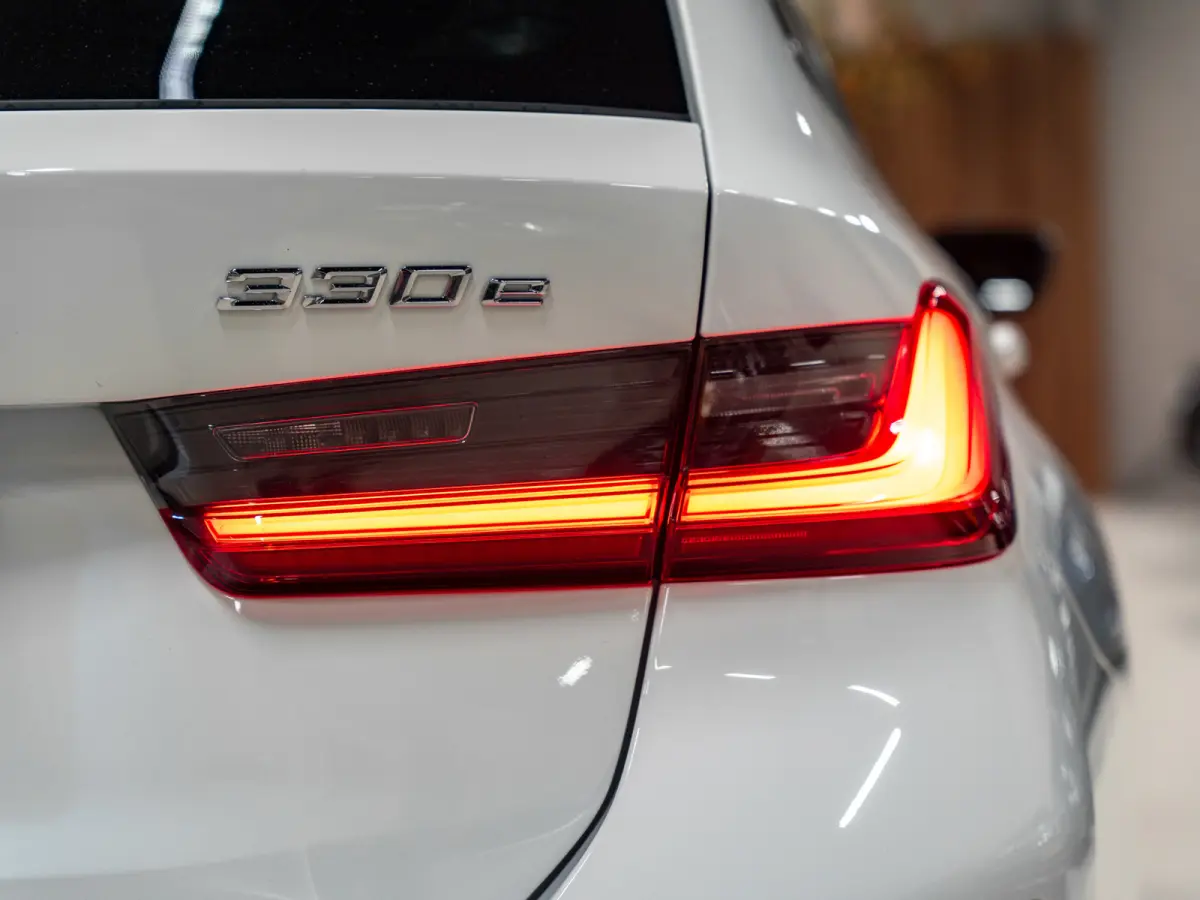 330e M-Sport 292PK, Facelift, Shadow Line, Wide Screen, Voll Led, Navi, Adaptive Cruise, Voll Onderhoud