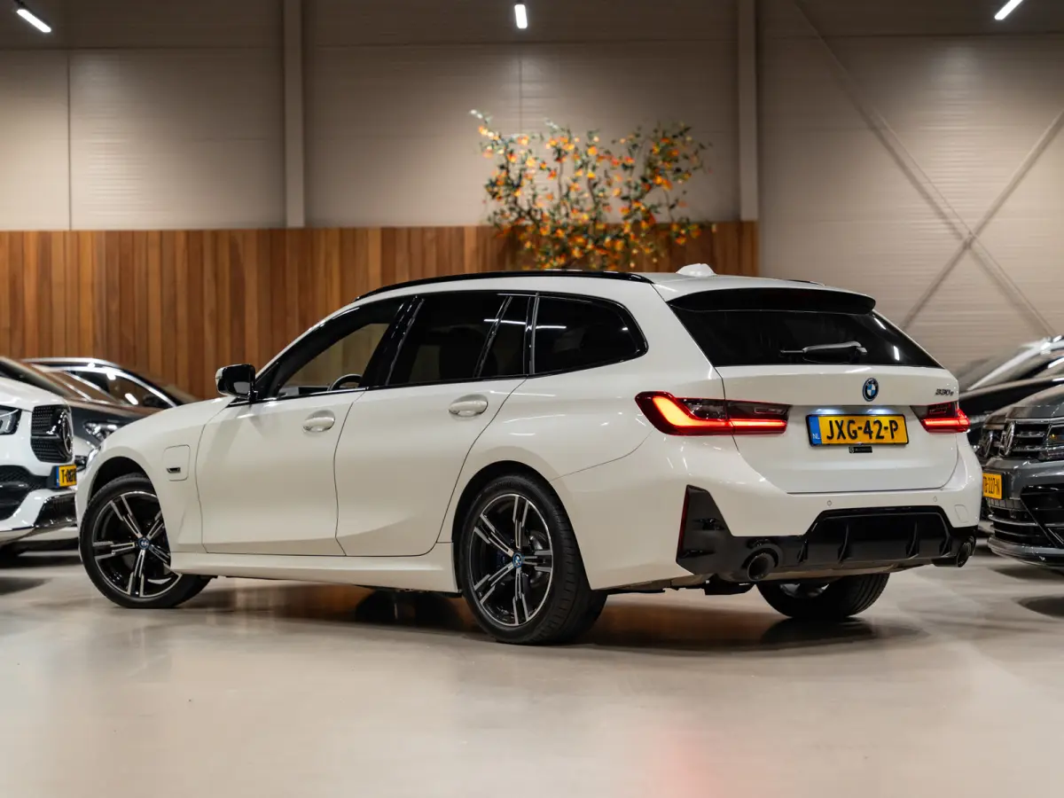 330e M-Sport 292PK, Facelift, Shadow Line, Wide Screen, Voll Led, Navi, Adaptive Cruise, Voll Onderhoud